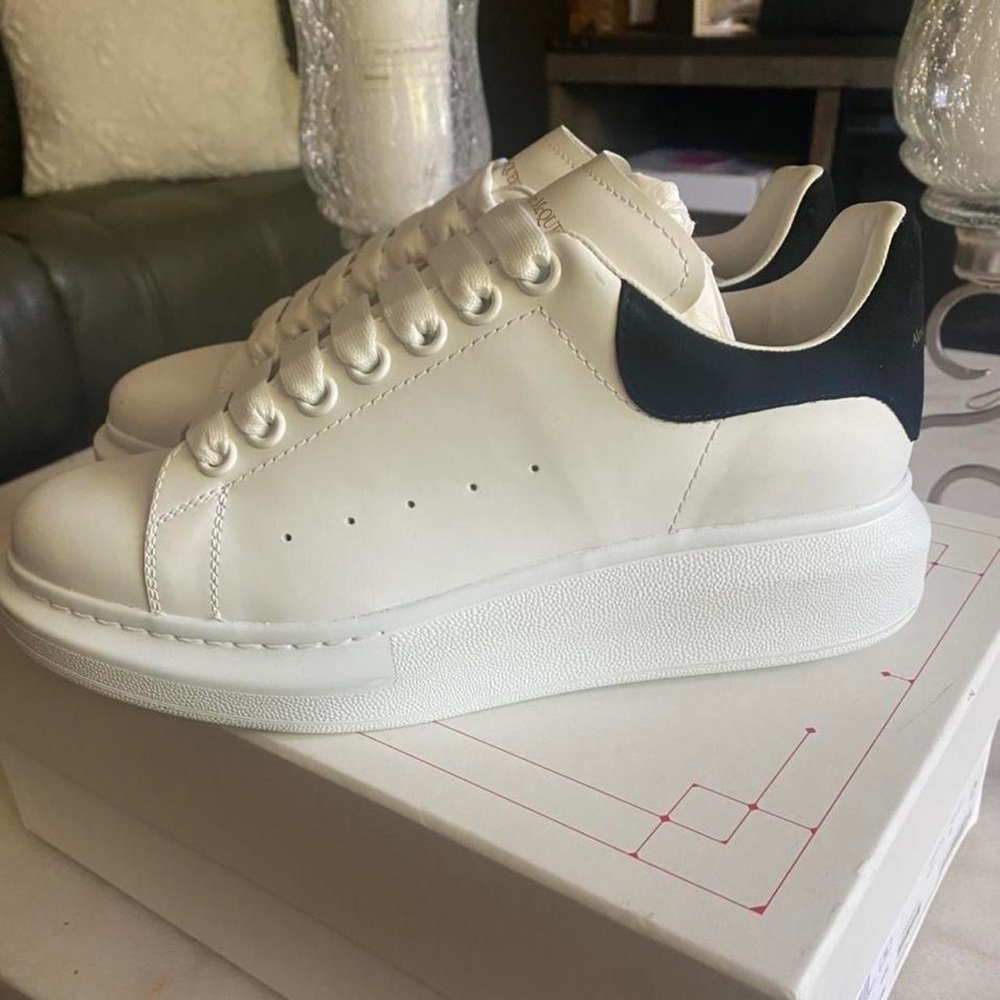 BRAND NEW Never worn Alexander McQueen Wmns Oversized Sneakers.